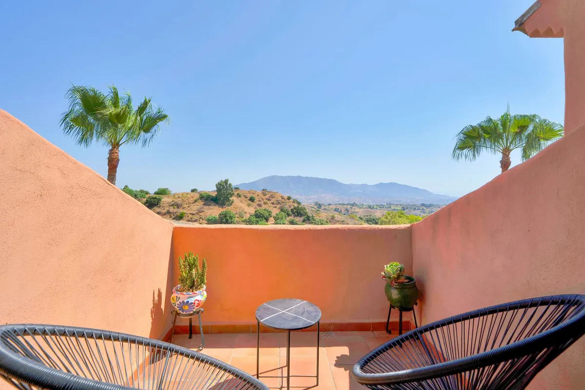 0b12d60e-cb48-422c-a803-54849fa59ac1