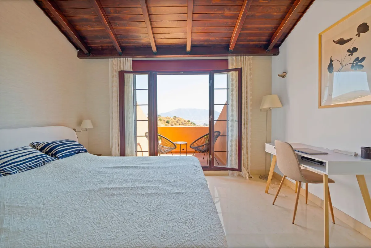 77c1abc1-6584-42df-8c27-637770a3cd18