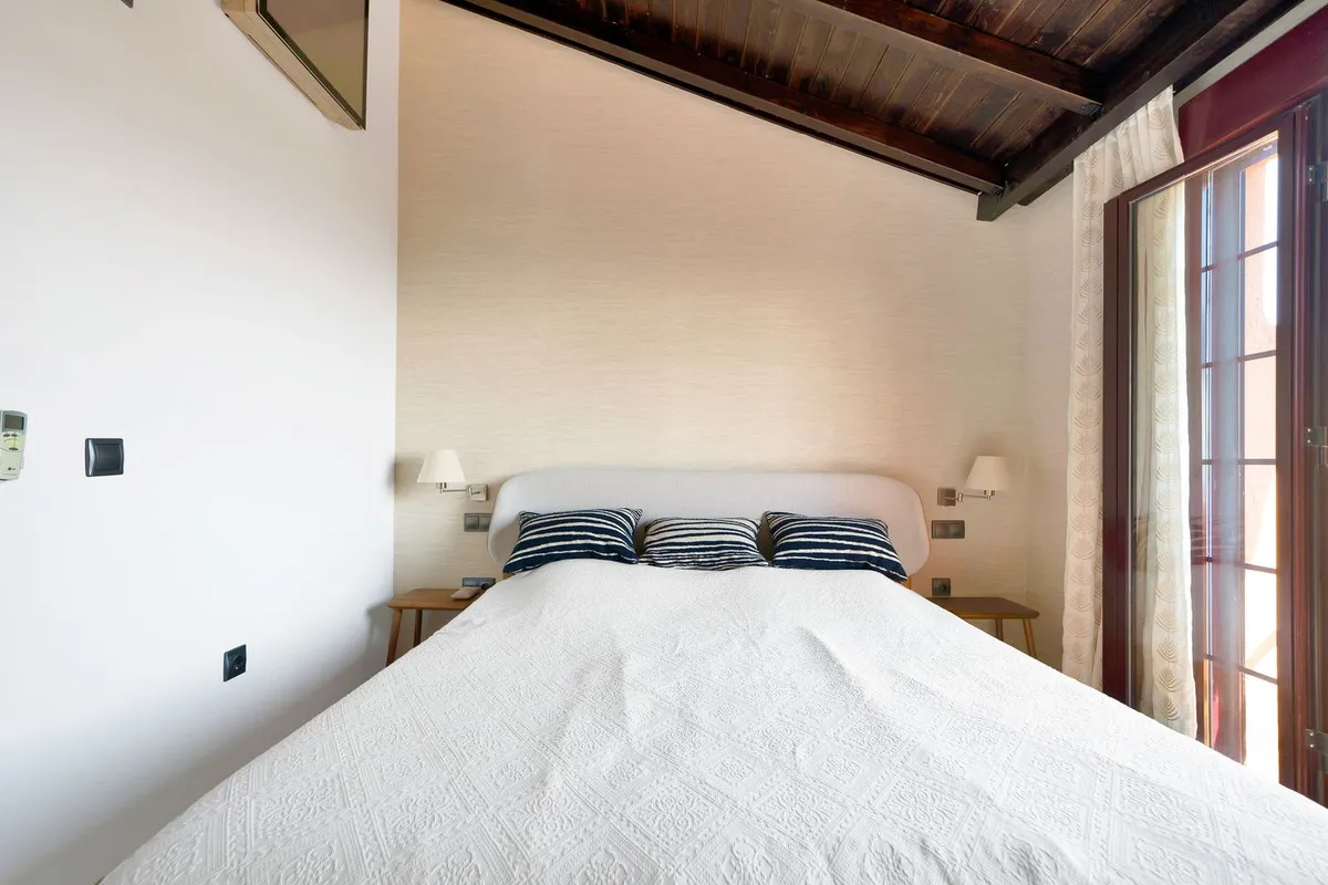 9afb01e5-9230-49b8-9a5b-c7b80b003f34