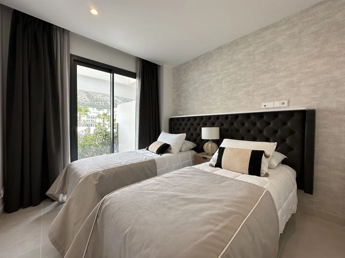 5c547360-2231-47a7-a27a-1ddb8a59dc52