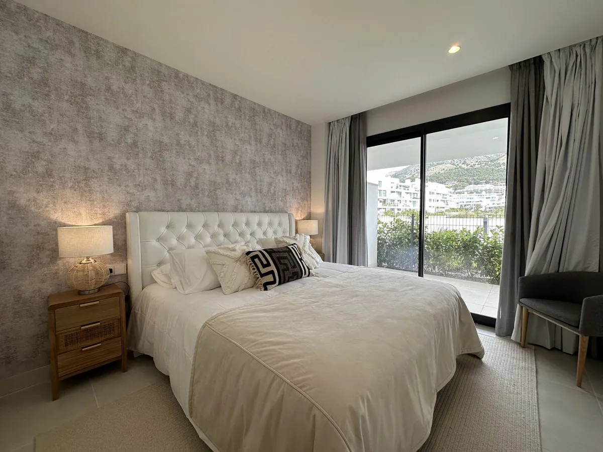 aa5f720f-4cb0-44b1-894a-74a5d2028aaf