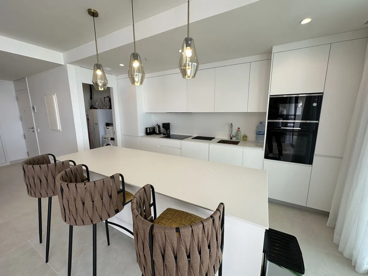 b5c814ee-d325-45c3-8138-62929194f8ce