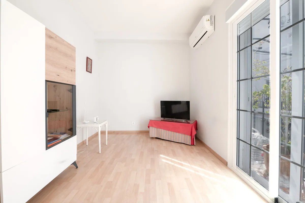 1e0070e9-d990-4255-8121-0564b8b44a18