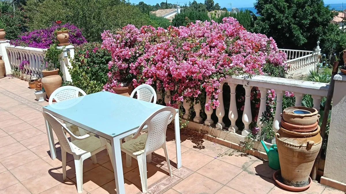 ea1d4490-fa8d-4bfa-9d75-b6c9cde44579