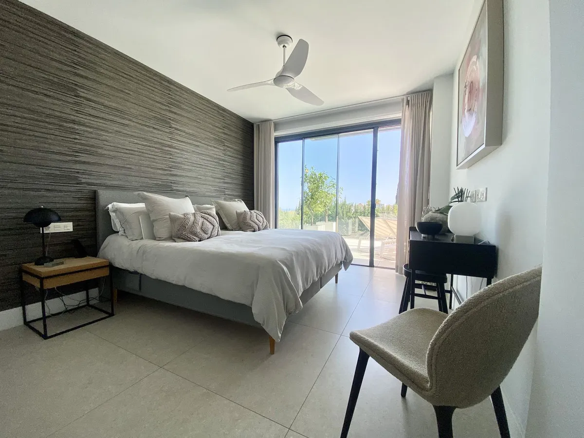 e4f8d59f-ebef-424d-a36d-f3a711fbfa76