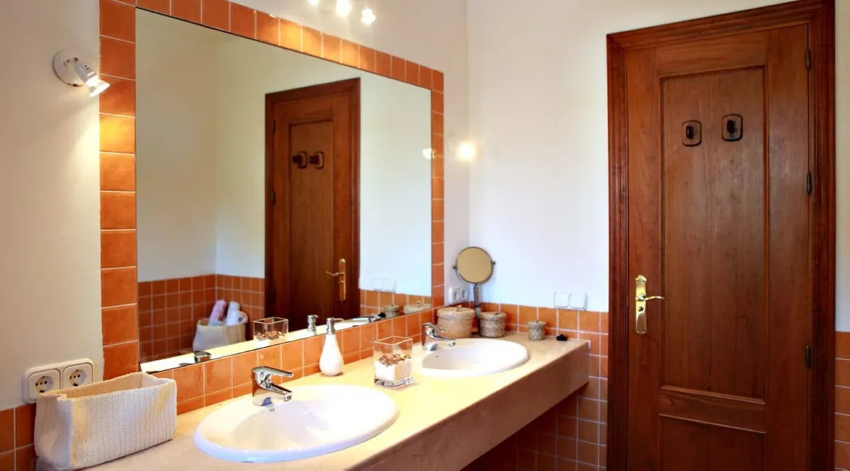 1035e8c2-54c1-46fb-b7f5-e8c8e6918980