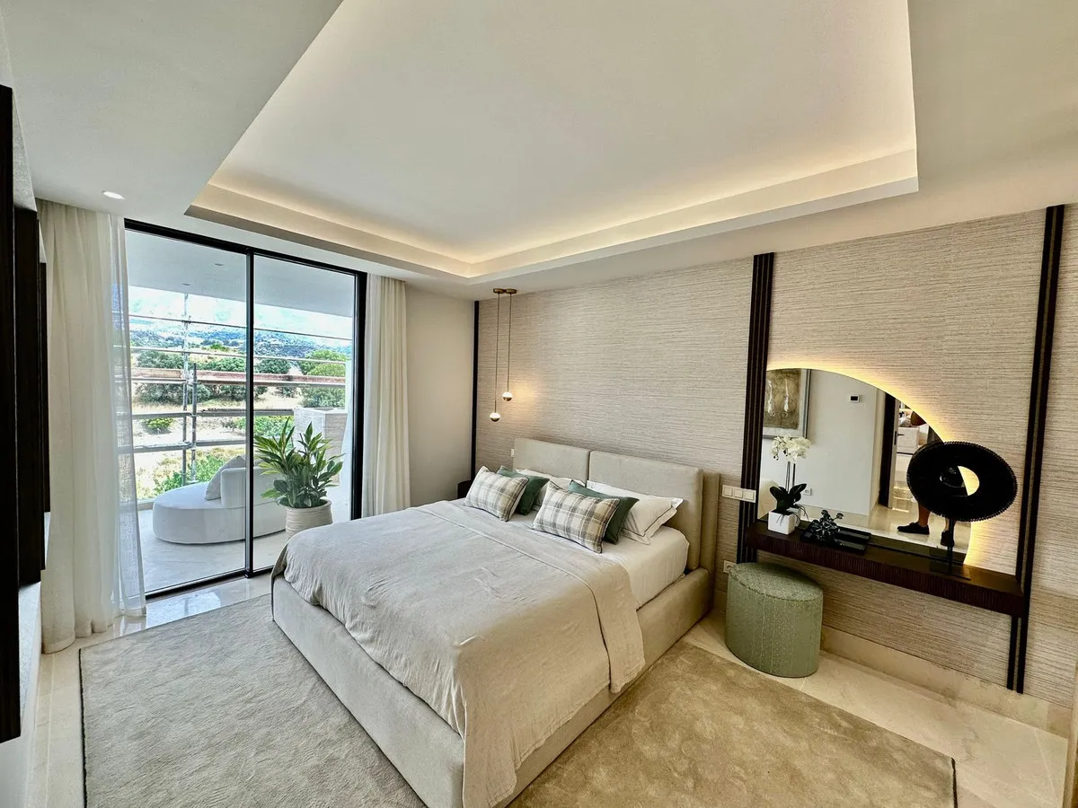 57a69b18-a7d2-486f-bfde-efc72cee9508