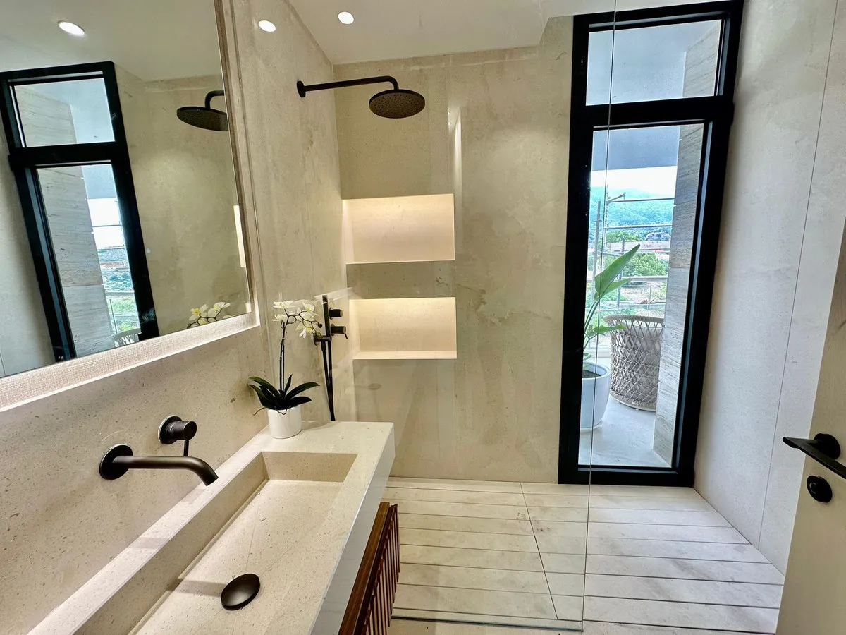 d43f5aae-a5e6-4120-9445-a28a2ba70398