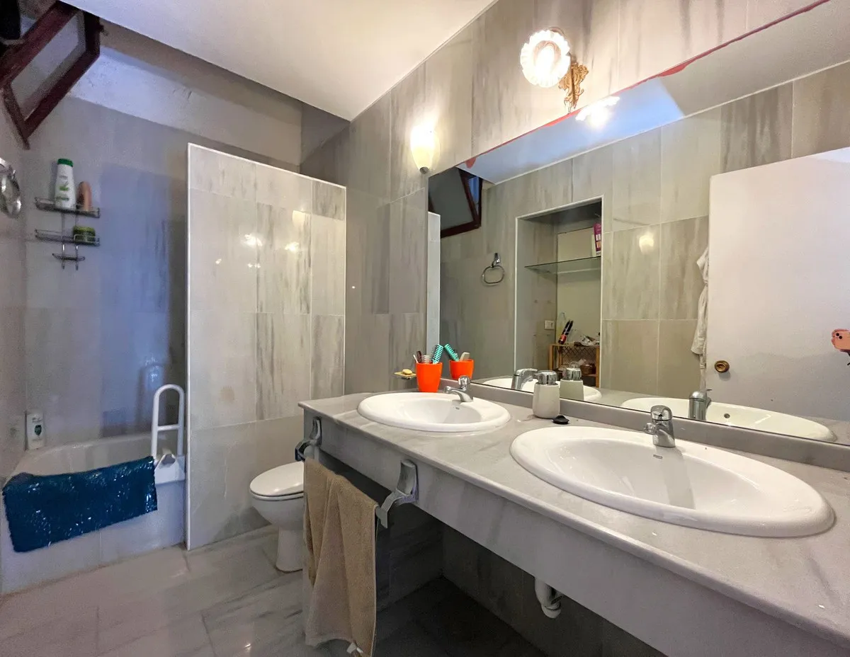 125194f9-a9c1-4544-b573-8970626eaea0