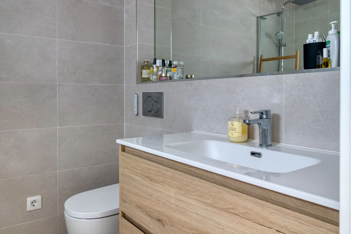 38045526-78d6-4e77-bedb-b0db5e858661