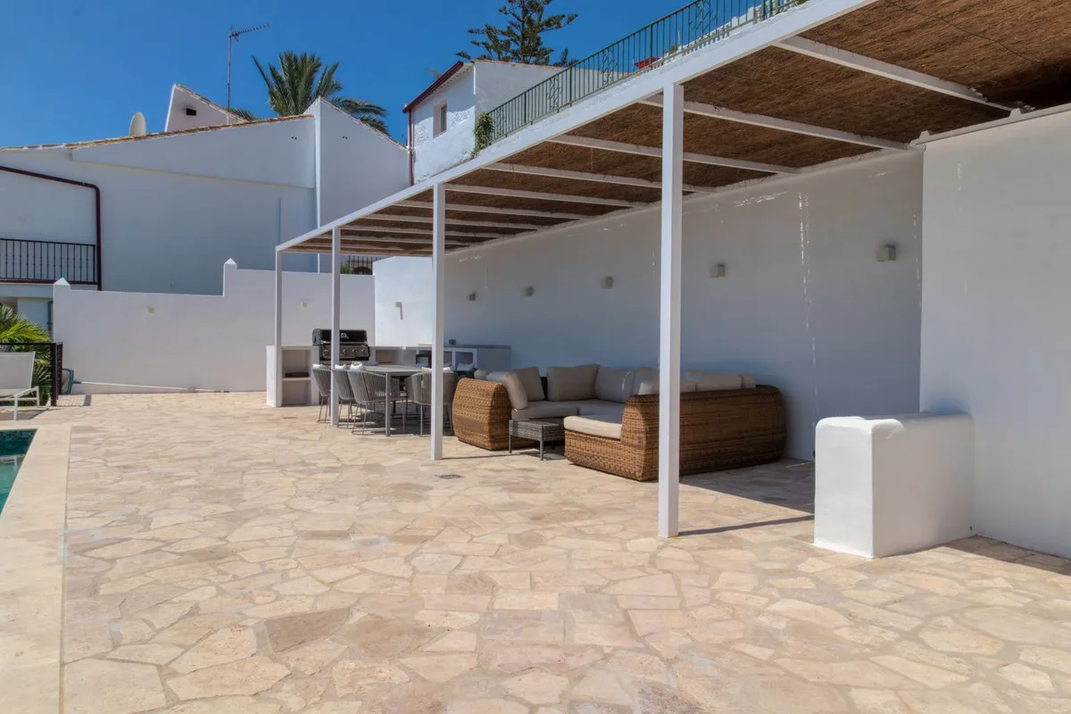 61bb02ec-8e6c-4e72-95d7-9940b0643f12