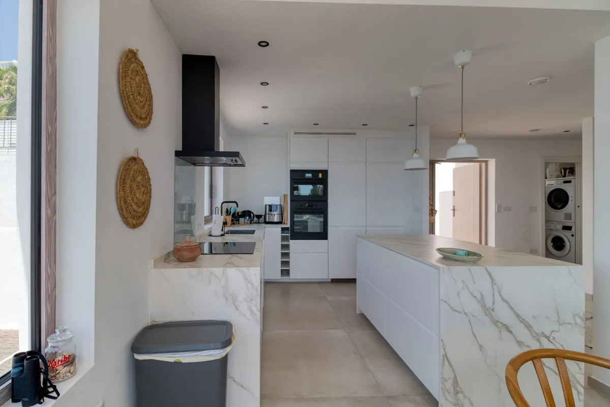 7b547c88-2e91-4a7e-838a-fa8d928cd2b3