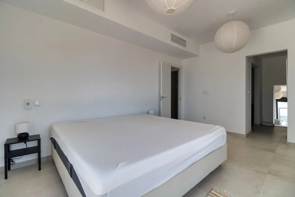 8e5b9e80-458a-4e35-8d3d-e5e2fd407b73