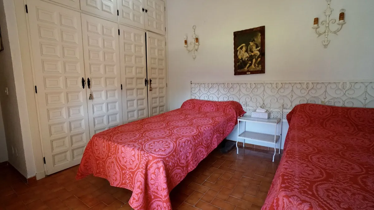 cfb3a44c-e93a-4aa6-ba2f-7f52307427e9