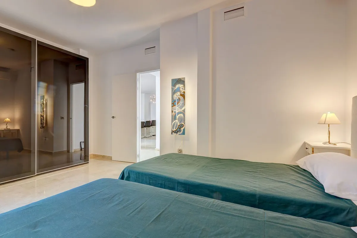 7b64d6fd-57c6-476b-9239-479dd7e8382d