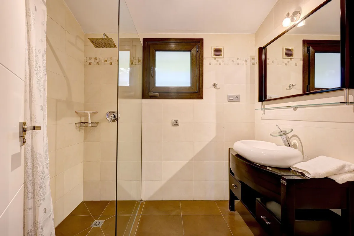 9a879375-c6c2-498a-b7b8-b0c3810ca8fb