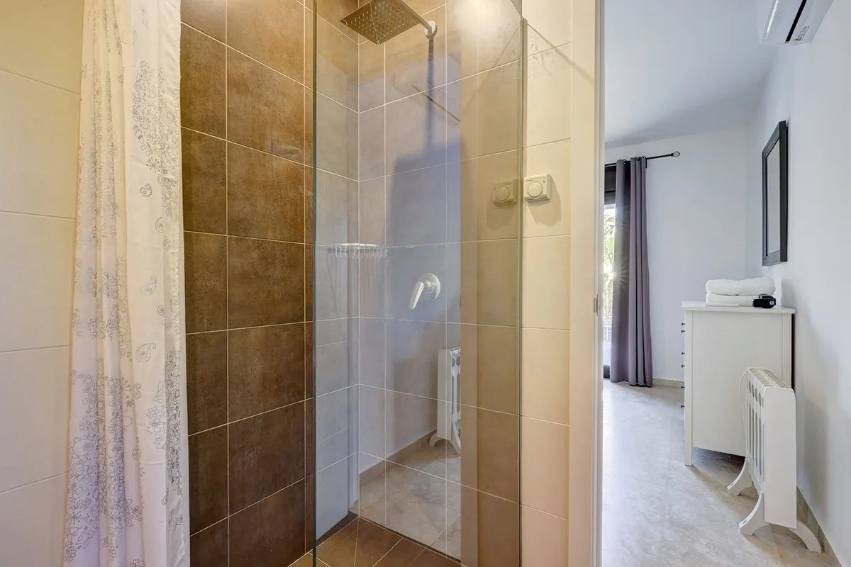 b4df1929-c4ed-46d0-a9a8-9b68cb6e5cc3