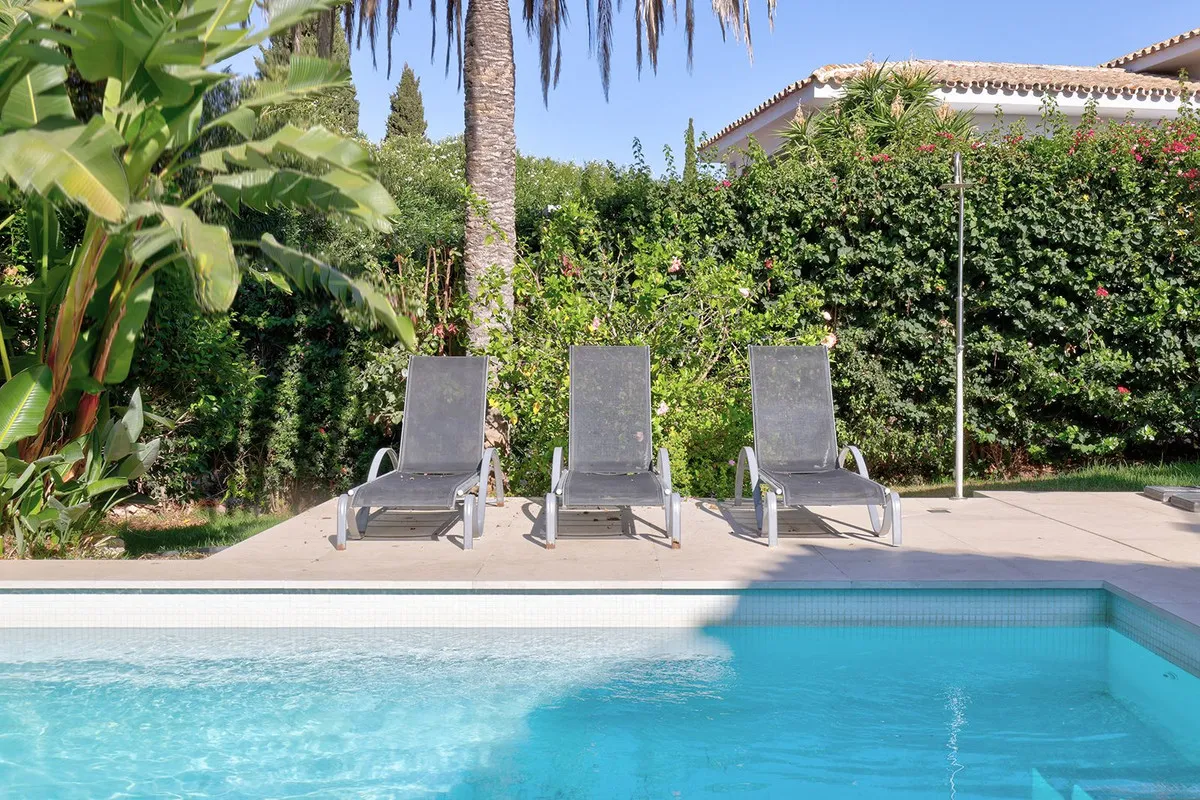 d6489183-4b89-4013-b14d-6ee90be75c30