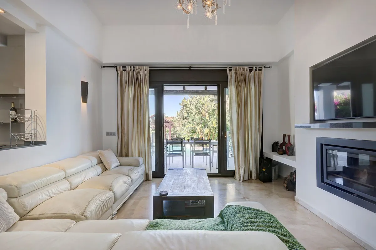 f61f24ff-eceb-4177-8d98-cd70a64a4649