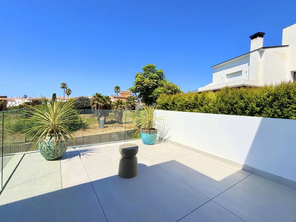 989c8143-fb26-4e90-8daa-74daadb71e9a