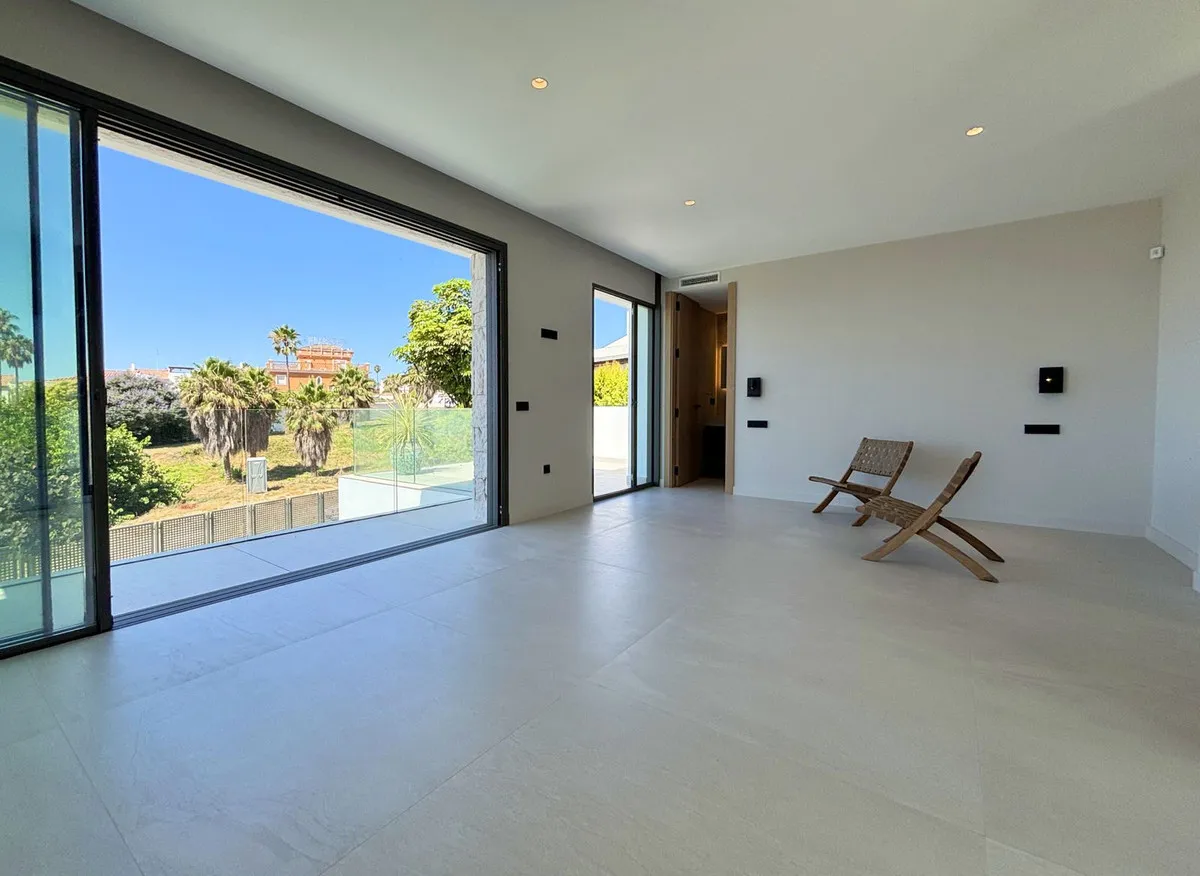 aaa10e74-f30c-42fd-819a-6632e4a191b9