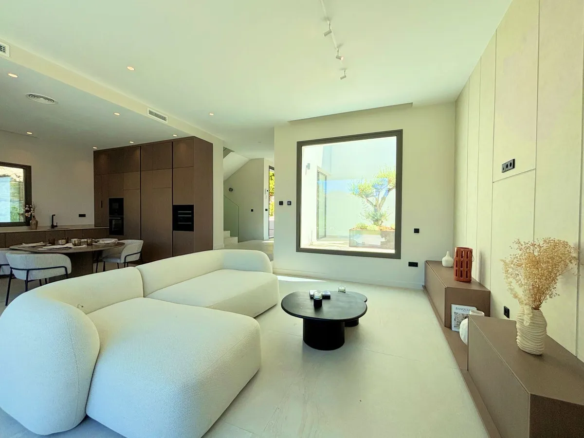 b2b7a4d1-56a0-4af8-94c9-bd49e550e932