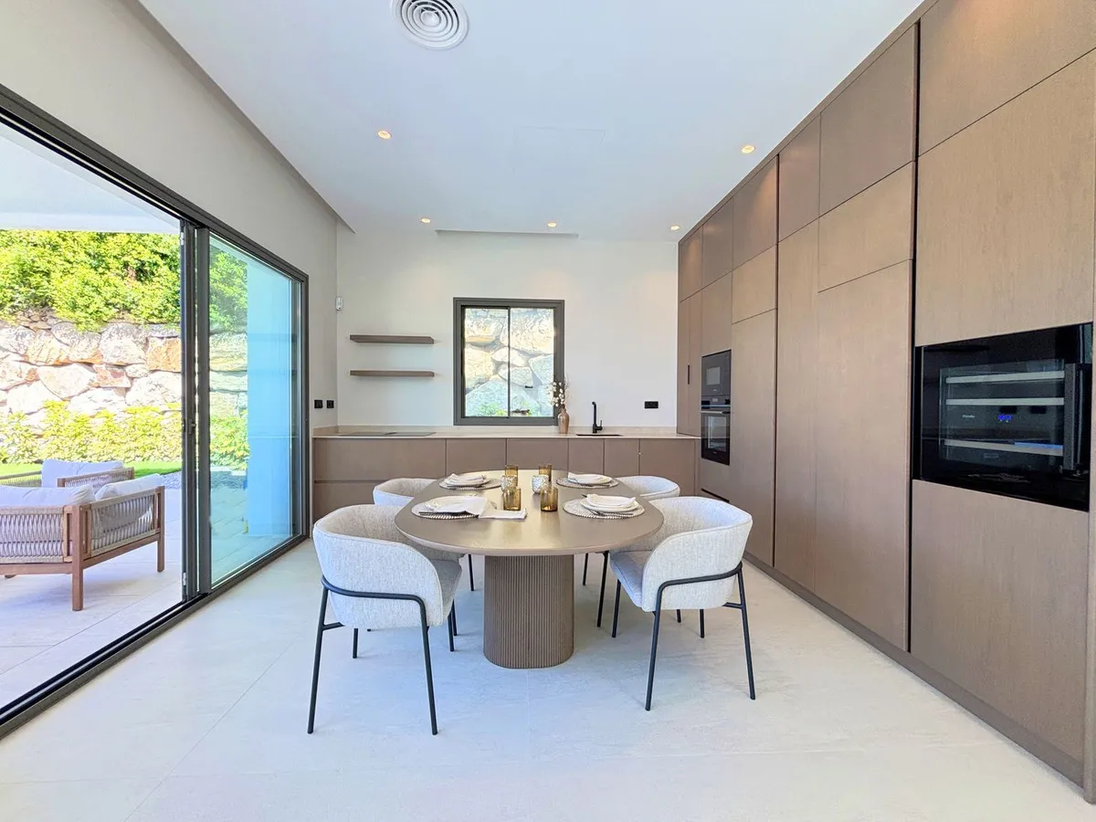 cd5f784e-0ab7-4054-bf16-9d0a0779f63d