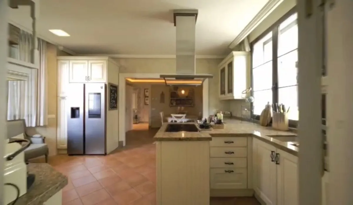 74b32dce-daa1-40e9-adc8-a3462aec23e3