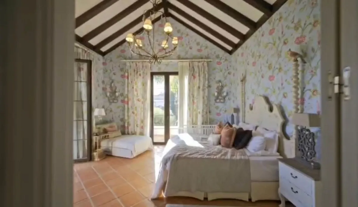 c11b7d0a-9255-42f4-b77b-bae06eb8e96e