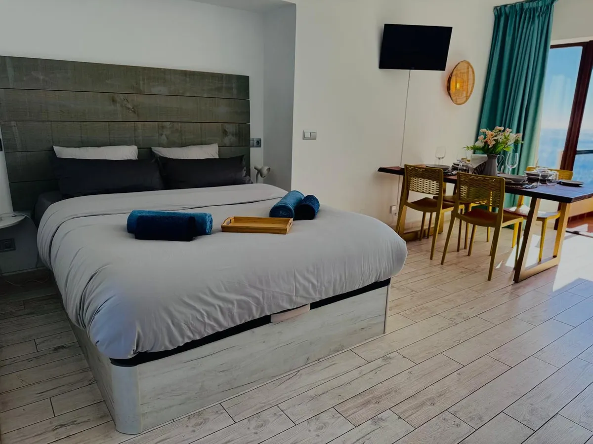 f8318c43-f5dd-4b00-992a-a2c75f524ee7