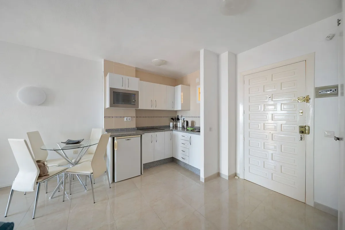 23ef1238-44f9-4ef2-9ce7-4812dc0970ae