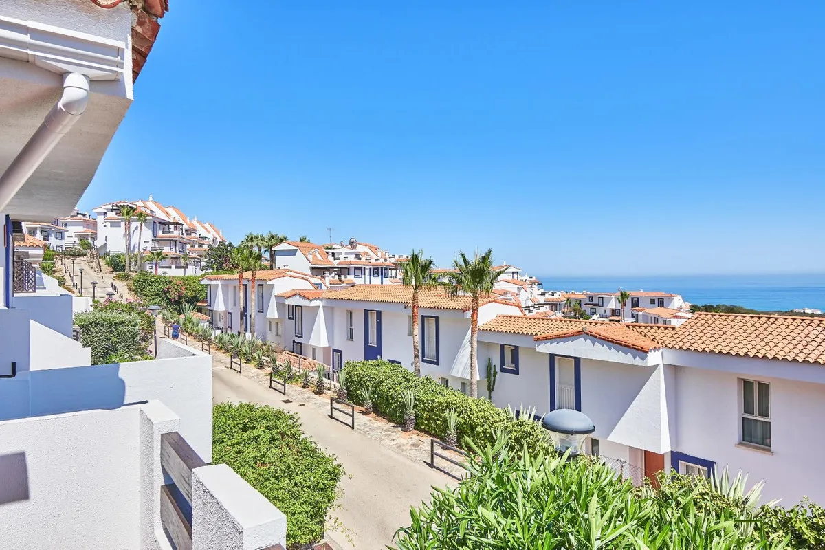 271694e6-57b8-494d-a6a1-8f722e35a764