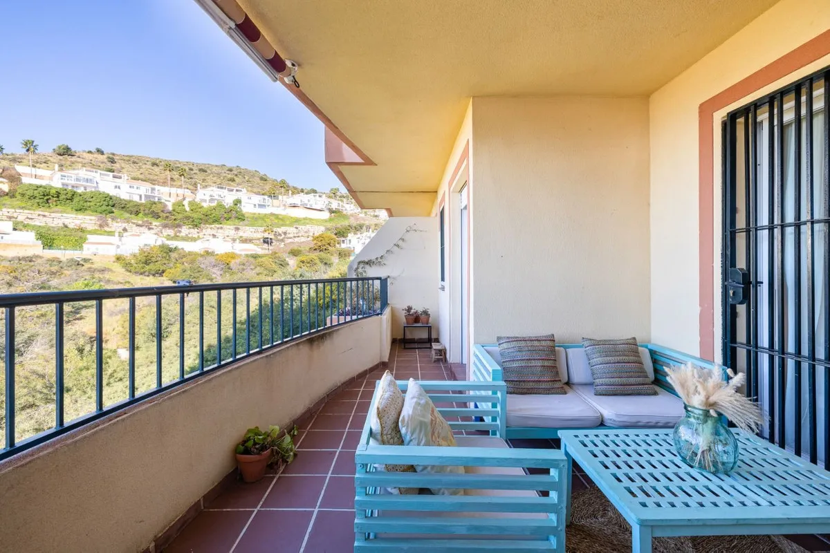 954be446-20d4-4bc6-8c49-9b9e4996b80e