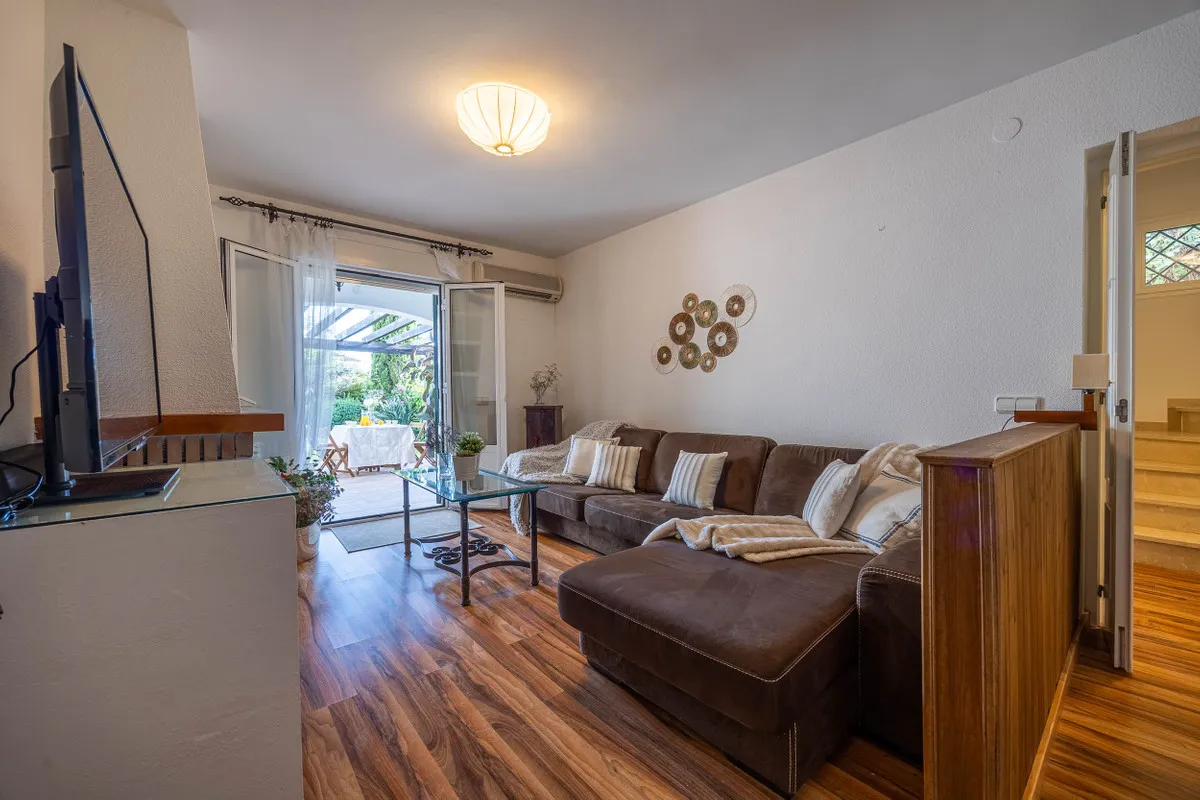 675fe3f6-d9fe-48bc-bae7-3ae5305d4aff