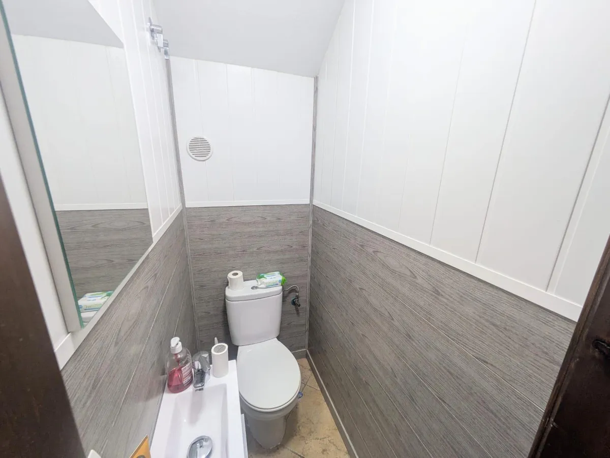 03e8075f-5cc0-4b8e-be6c-5cd230c1ac3c