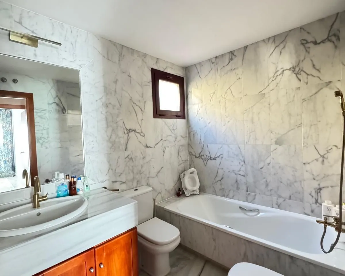 4f3d2967-d585-43f5-a69e-85d4c328e2bd