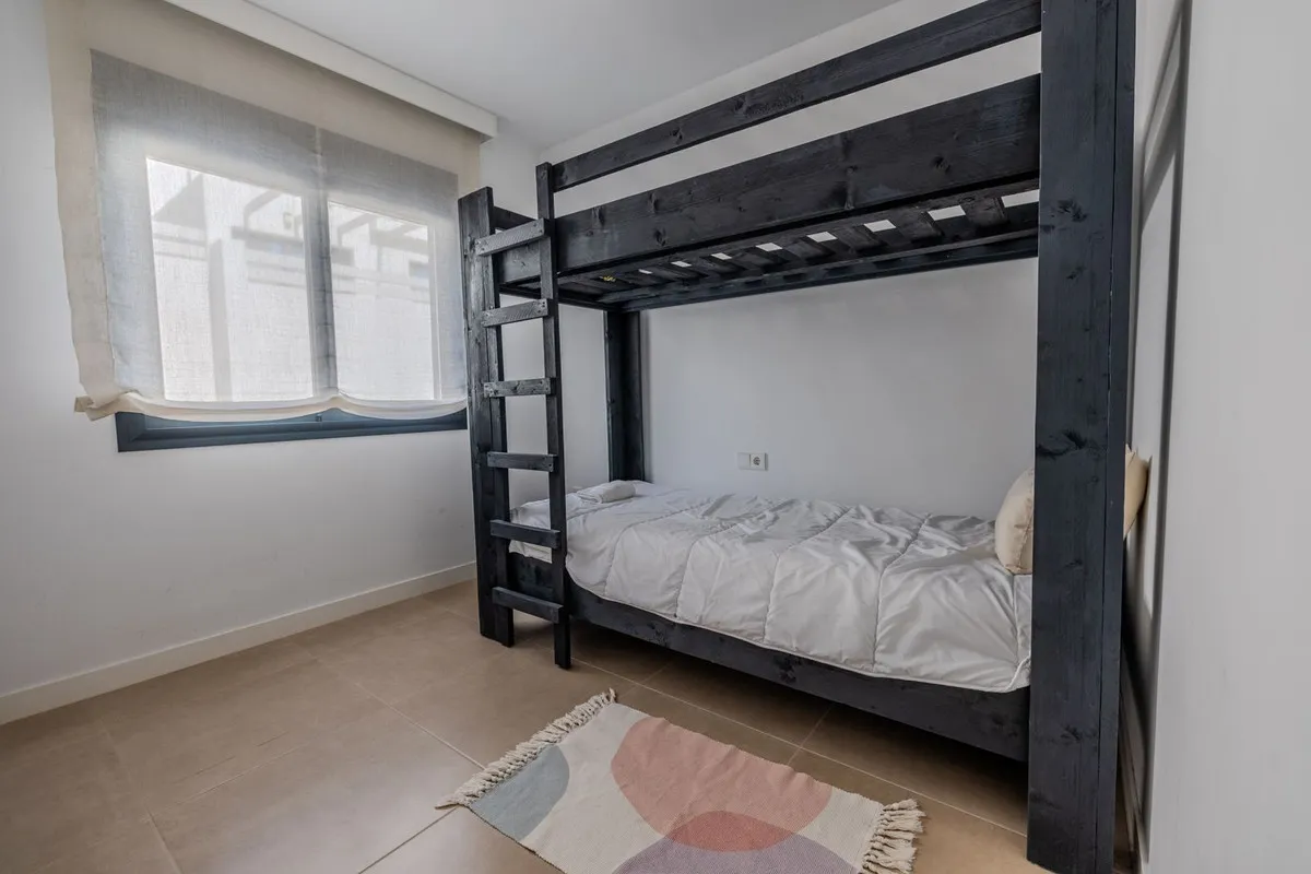 050b35d8-104e-418b-8739-3f1099a61105