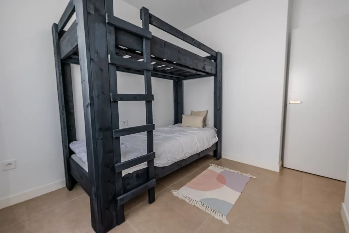 238c6410-7c35-4e4a-8c81-bcd96953f944