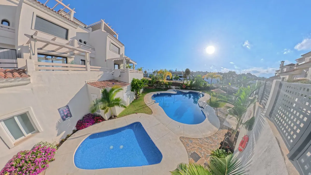 42dda379-3f52-4d97-bf8e-9b56c4c94f1b