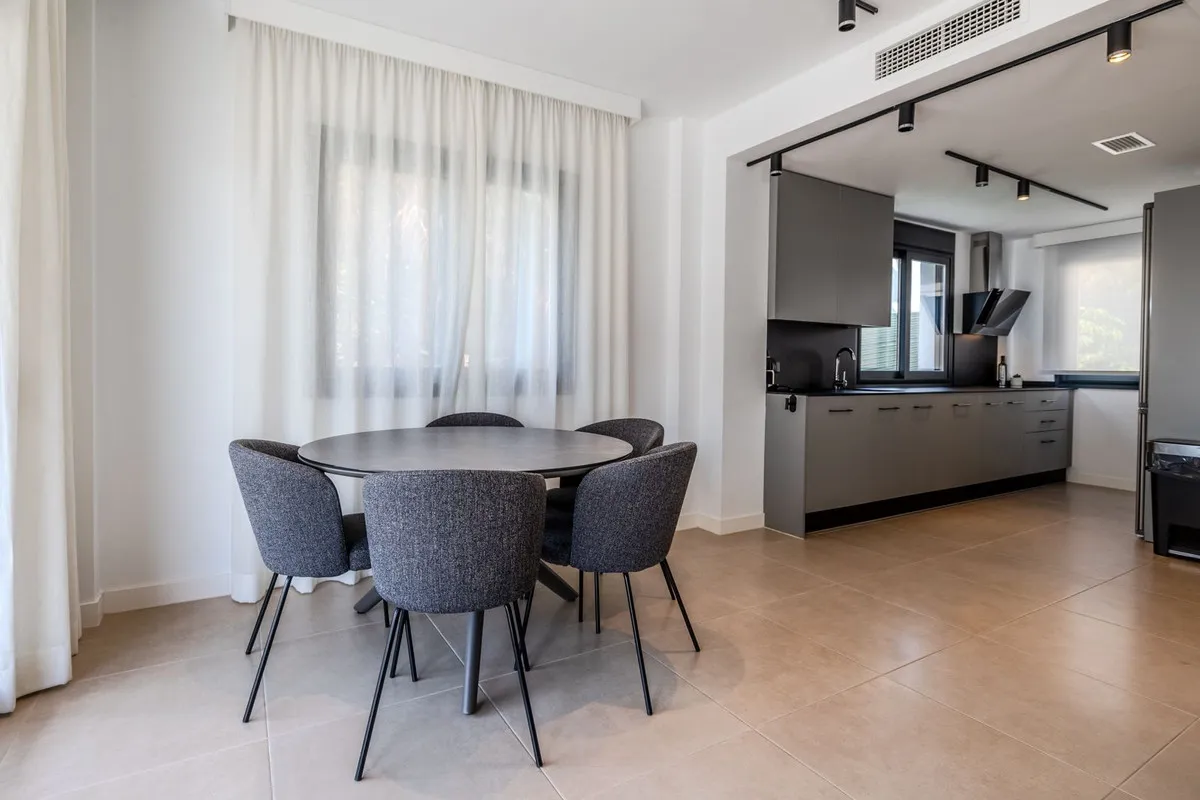 dc1d1cc7-96b5-4496-af8d-0067f1b1f9e8