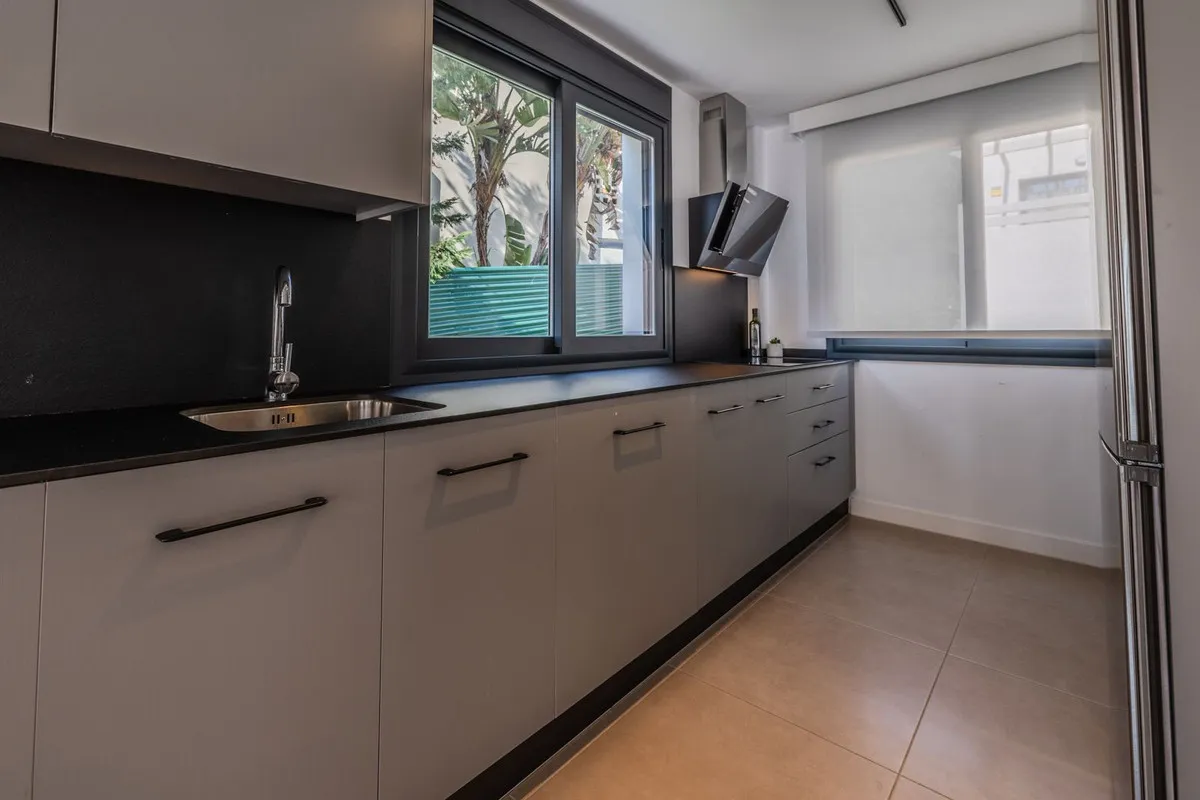 fb3dbd59-6a0f-48d8-96b8-8ea9088fcf0a