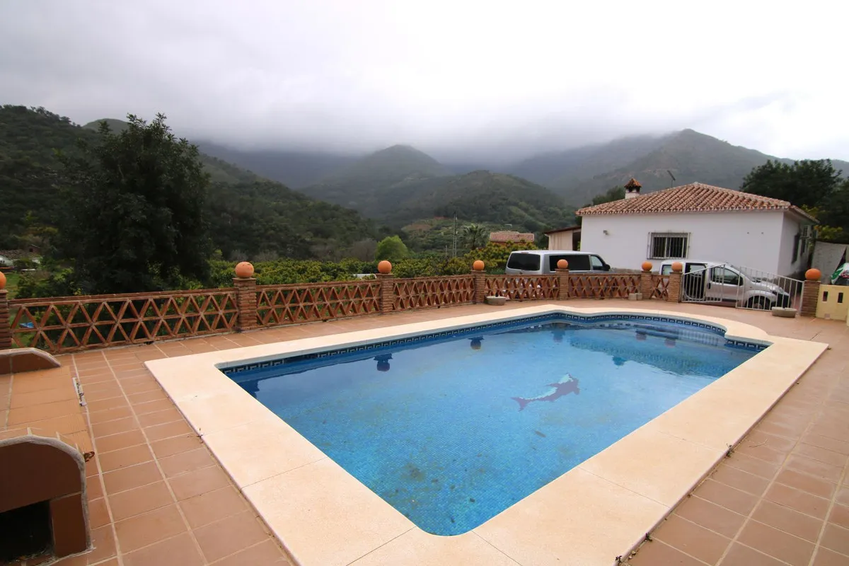 a4f32065-e176-4160-b893-35ca49effe2a