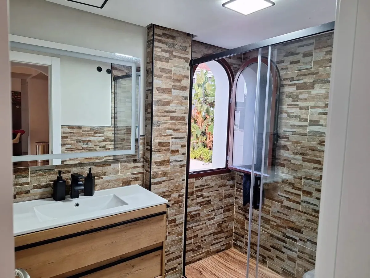 6fb4961b-d3f7-407f-bdbc-bf1a5e472965