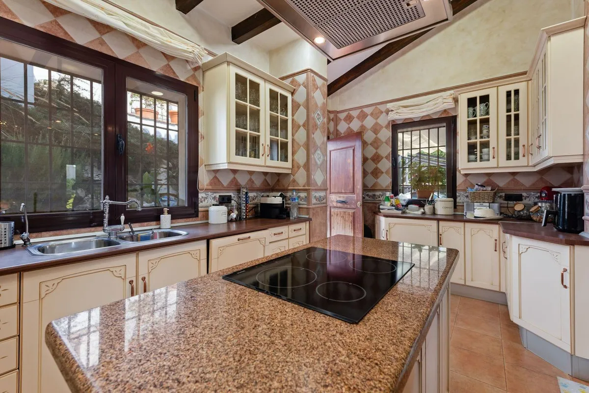 826cd148-e4d3-43fc-8b89-33806e9ed8e0