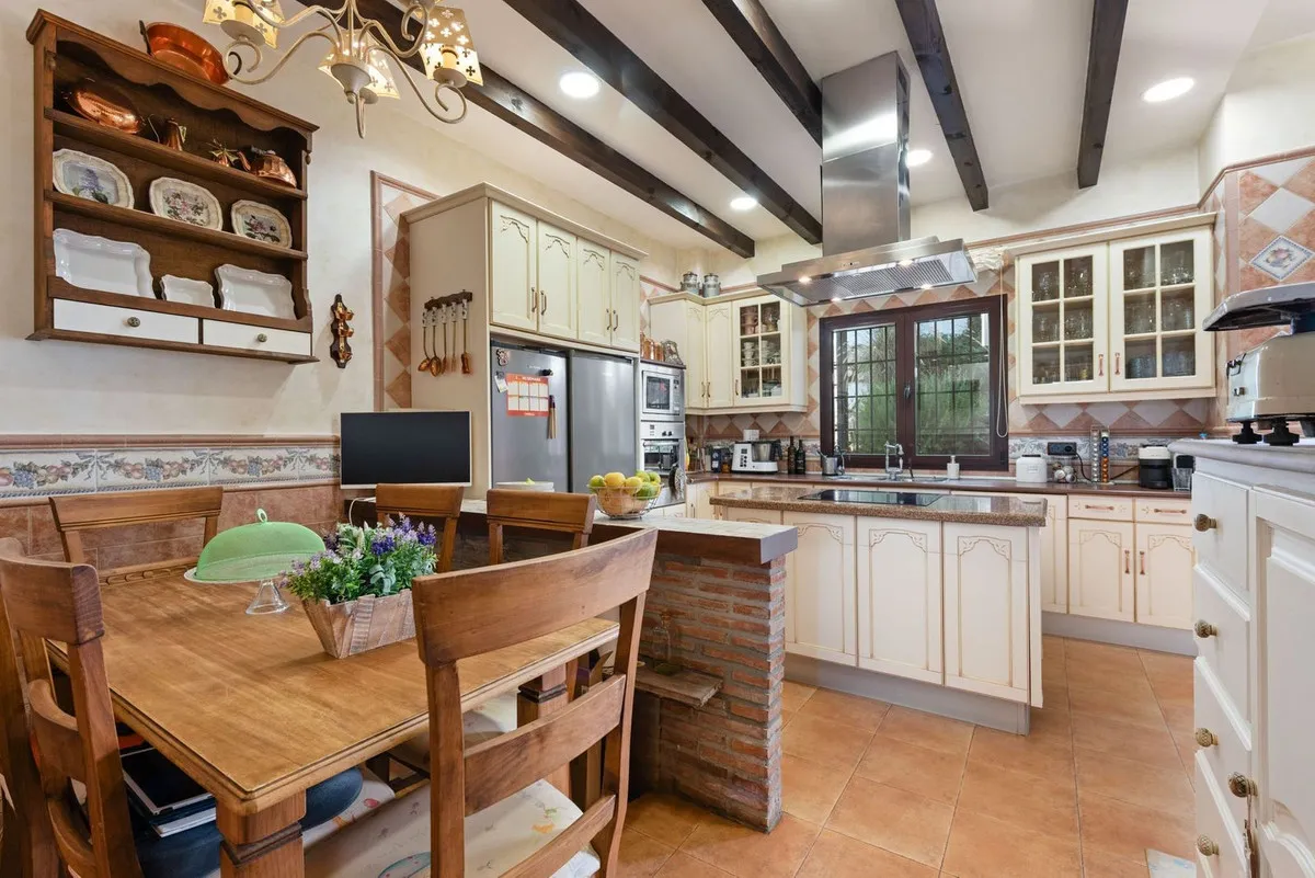 ef1e8978-5b77-4627-ad5a-aaf9b244e9c6