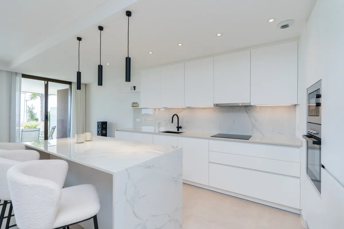 eaef5cdb-4e42-4a7c-8027-d00f7364794c