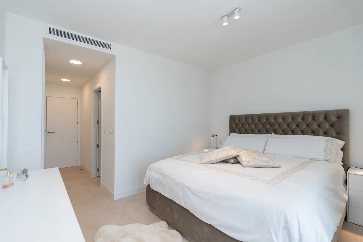 f1cb3b04-b7bf-462f-a85e-64d36de35f12