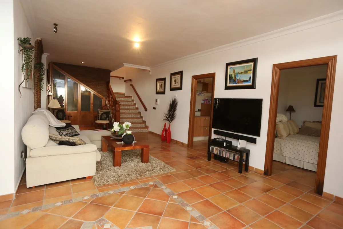 03104448-1189-499b-8f20-bb0a38e2c6e2