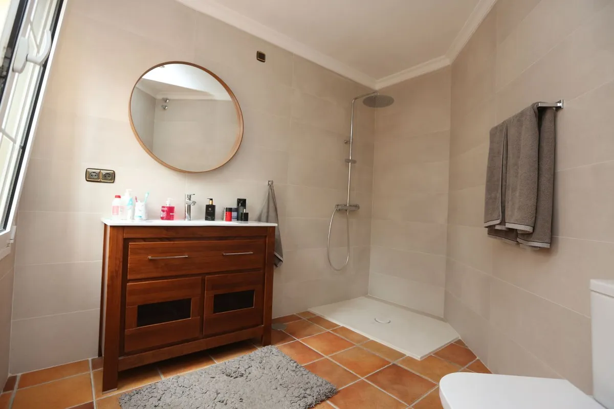 c04fd948-7943-4a56-aa98-b2034fb05a5c