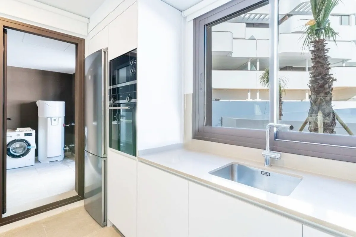 76eb4109-b543-490d-8876-a9cb1bf1b1f3